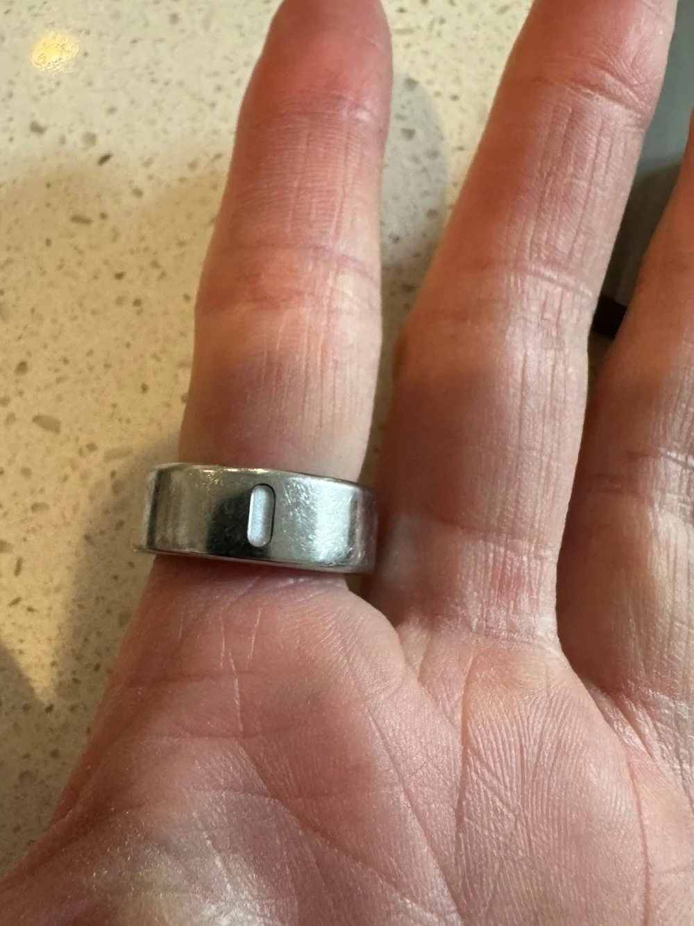 Oura Silver Ring Gen 4 size 7, less than one year old, comes with charger